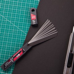 得力（deli）大号/小号壁纸刀墙纸刀片裁纸刀片切割刀片美工刀片快递刀工业用18mm9mm钛合金 50片【小号/防锈黑刃/60°】78002